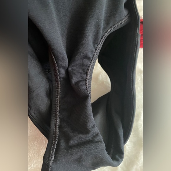 Bundle Nike Shirt, The North Face cropped leggings, Nike High-Waist Swim Bottoms - Picture 16 of 16